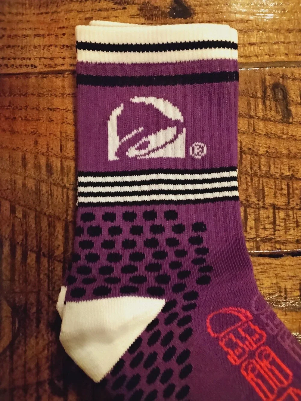 New In Bag - Taco Bell Live Más Crew Socks Purple White New